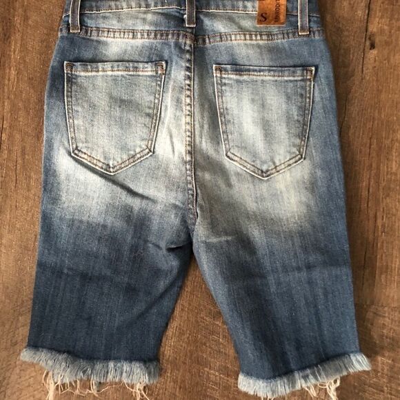 Aphrodite distressed bermuda shorts  - Picture 10 of 10